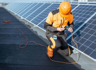 Baterie do magazynowania energii w instalacjach fotowoltaicznych: Przyszłość niezależności energetycznej.